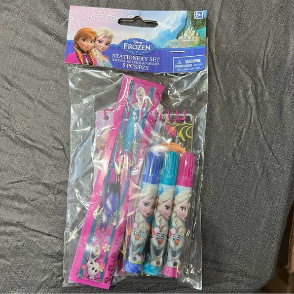 Disney Frozen Party Favor Set - Picture 2 of 10